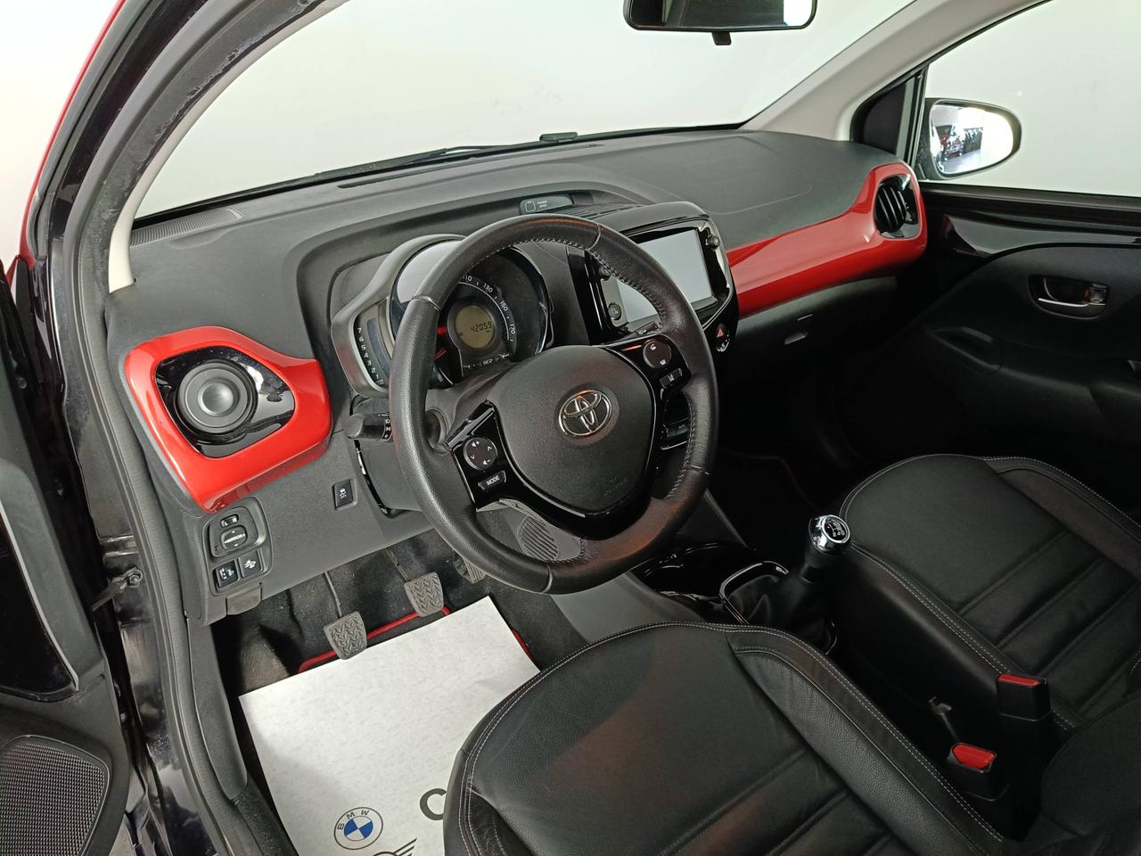 TOYOTA Aygo II 2018 5p - Aygo 5p 1.0 x-clusiv red pack 72cv