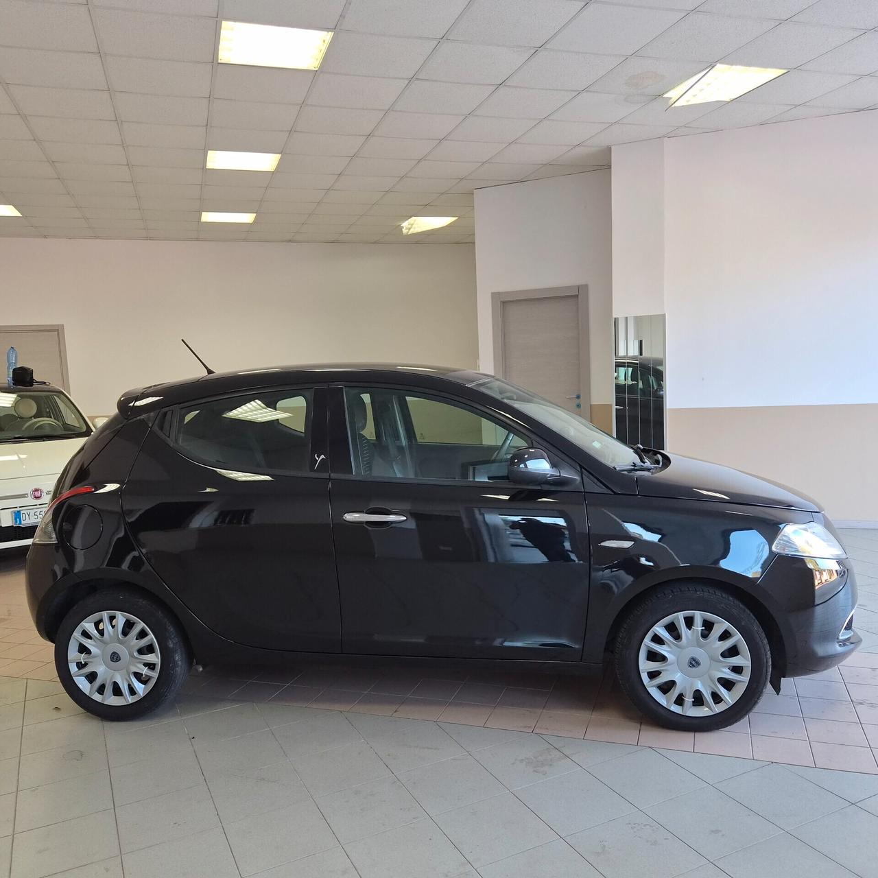 Lancia Ypsilon 1.3 MJT 16V 95 CV 5 porte S&S Silver