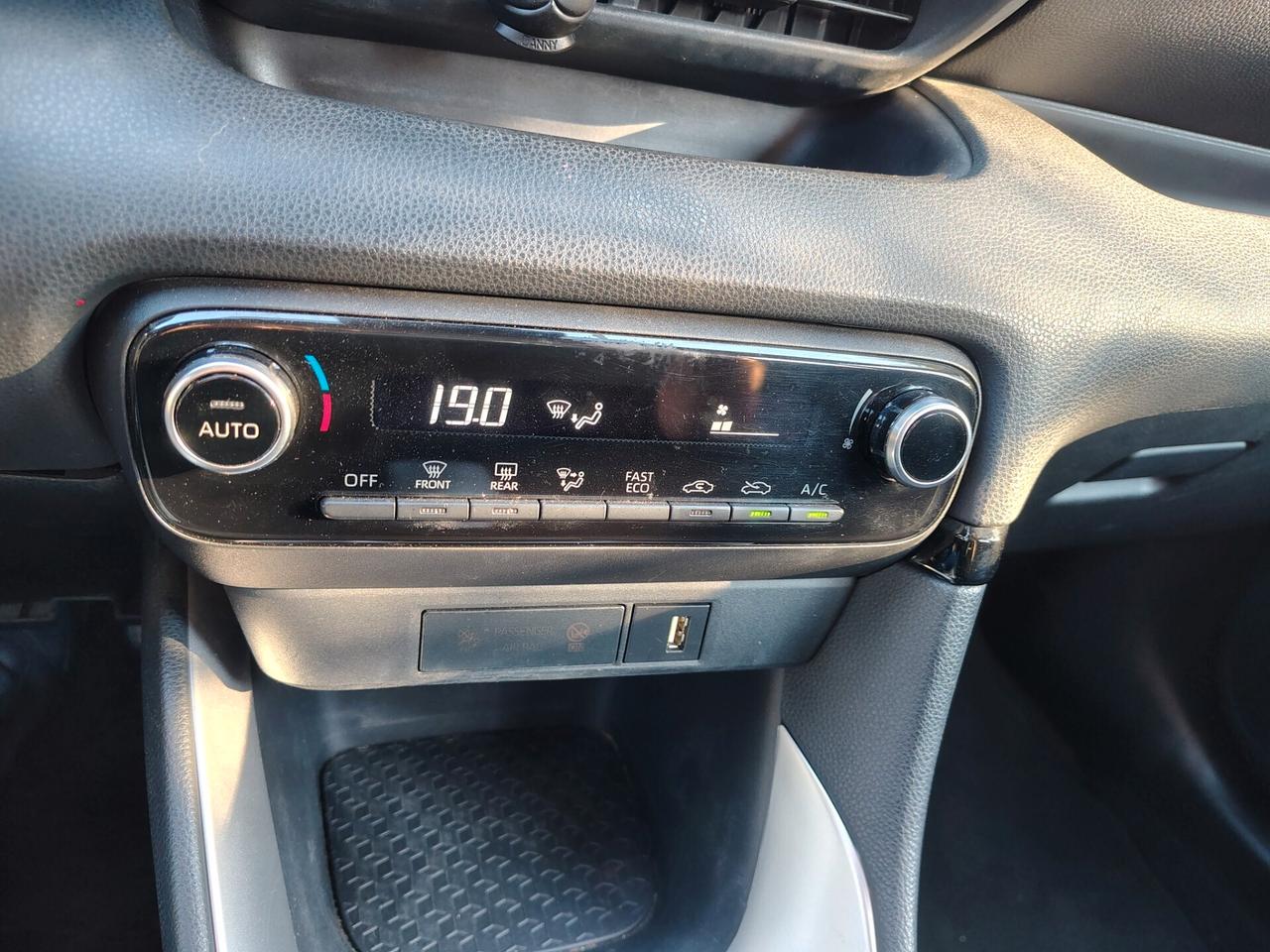 Toyota Yaris 1.5 Hybrid 5 porte Business