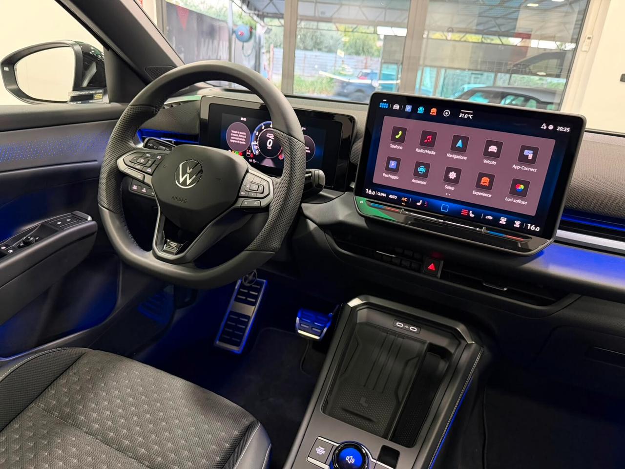 Volkswagen T-Roc 1.5 eTSI ACT 150 CV DSG R-Line