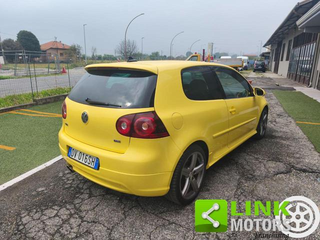 VOLKSWAGEN Golf GTI PIRELLI
