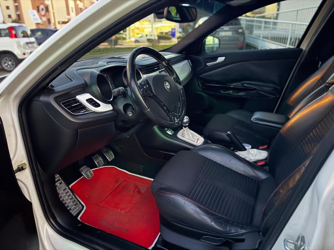 Alfa Romeo Giulietta Distinctive 1.75 TBi 16 #8054