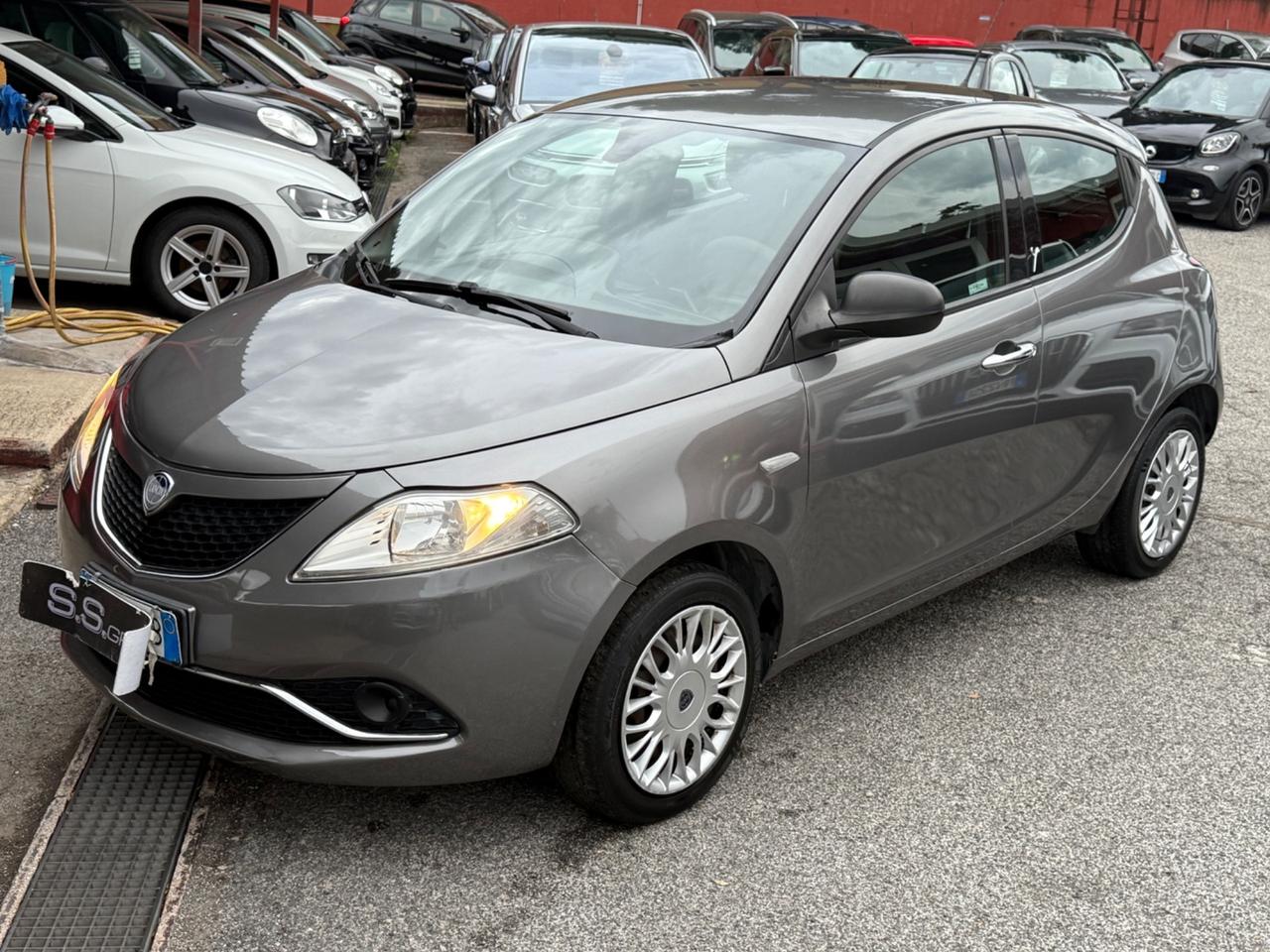Ypsilon 1.2 69 CV 5 porte/rate/permute/garanzia