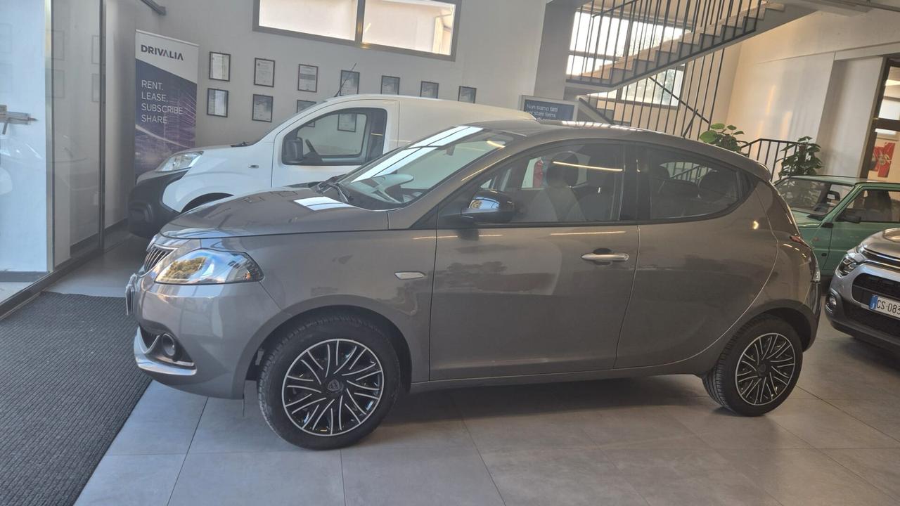 Lancia Ypsilon 1.0 FireFly 5 porte S&S Hybrid Ecochic Gold