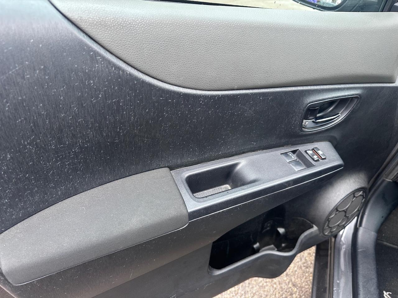 Toyota Yaris 1.0 5 porte Lounge Neopatentati