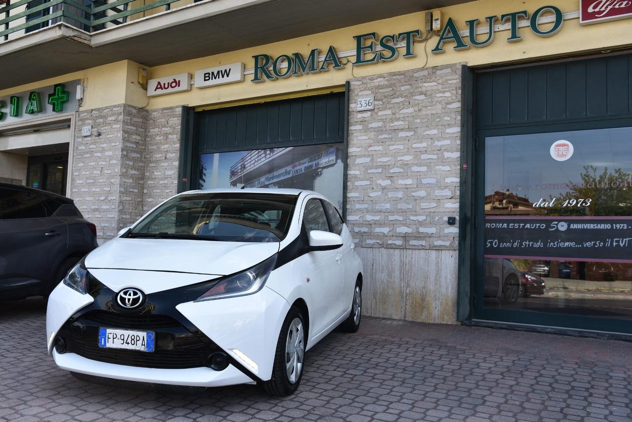 Toyota Aygo 1.0 x-play m-mt 51 Kw 69 cv