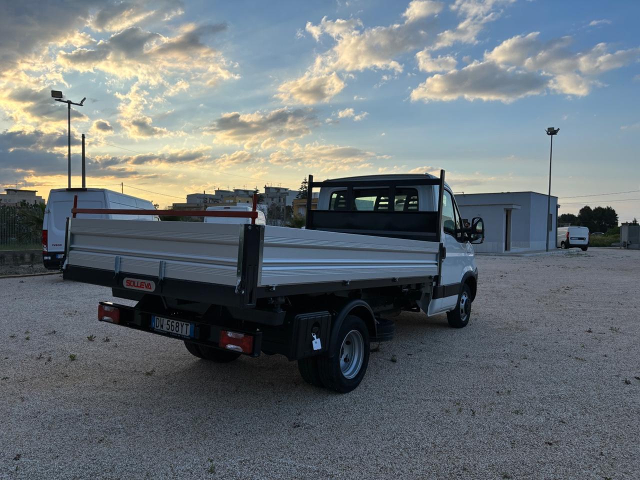 Iveco Daily 35C18 RIBALTABILE TRILATERALE