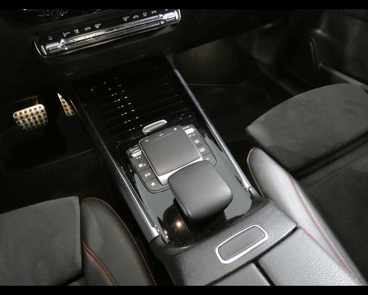 Mercedes-Benz GLA (H247) - GLA 200 d Automatic Premium