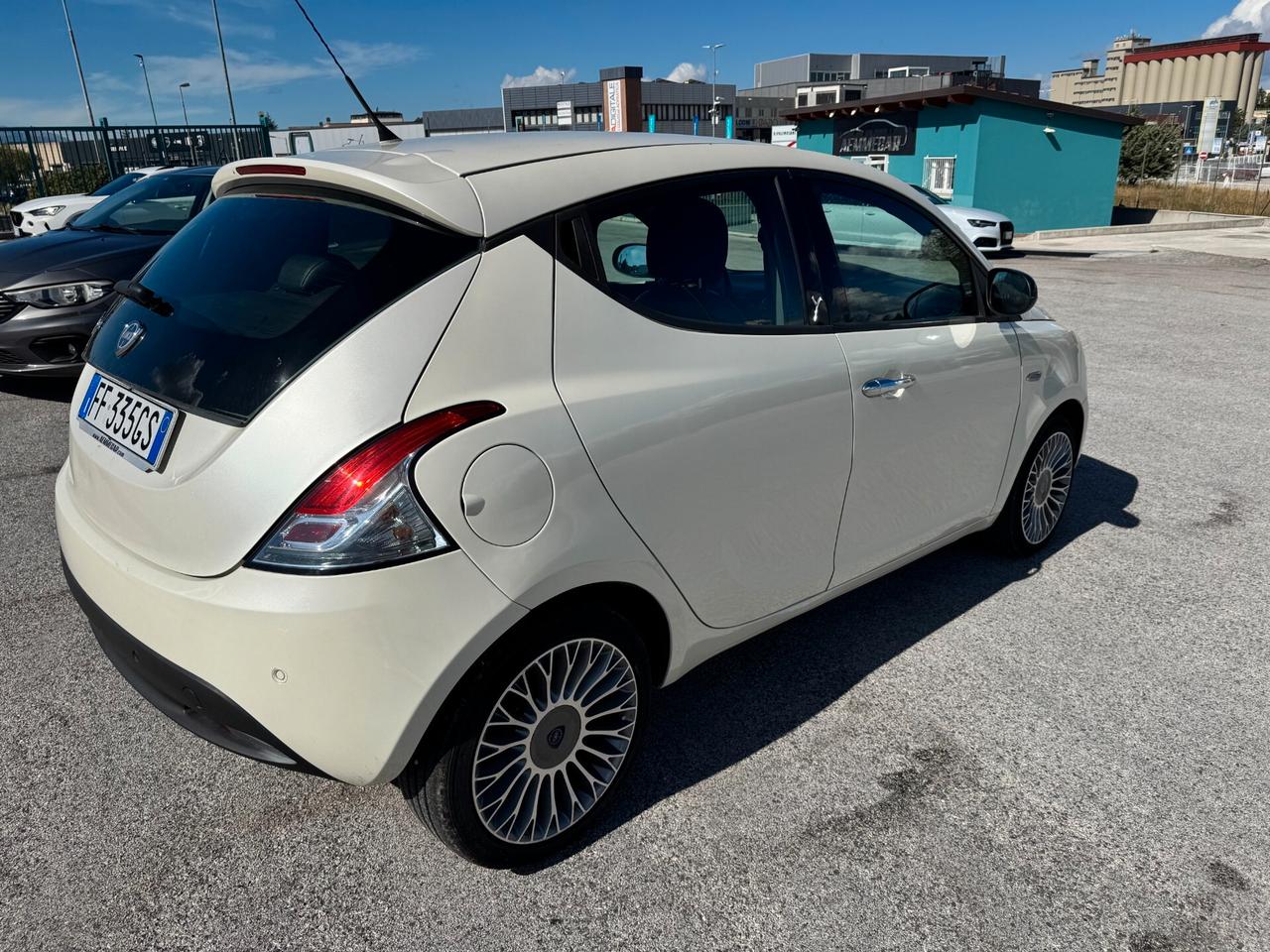 Lancia Ypsilon 0.9 TwinAir 85 CV 5 porte S&S Platinum