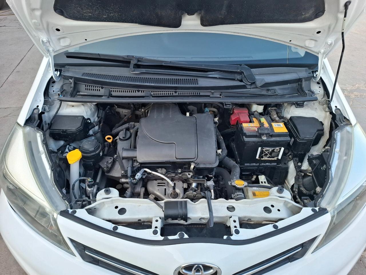 Toyota Yaris 1.0 BENZINA - 2013 BICOLORE