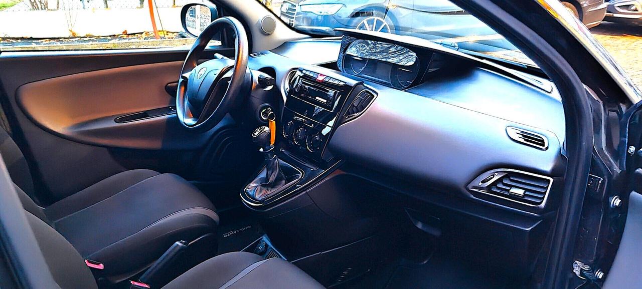 Lancia Ypsilon 1.2 69 CV 5 porte GPL Ecochic Silver