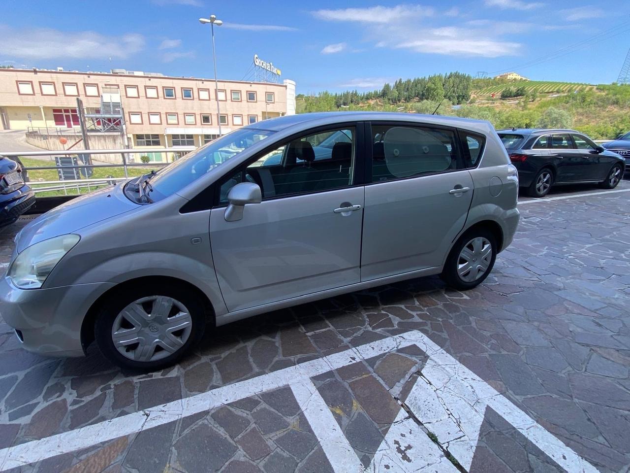 Toyota Corolla Verso 2.2 16V D-4D