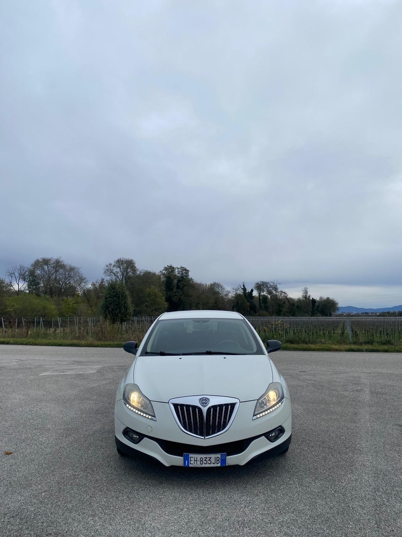 Lancia Delta 1.6 MJT DPF 105 CV Silver