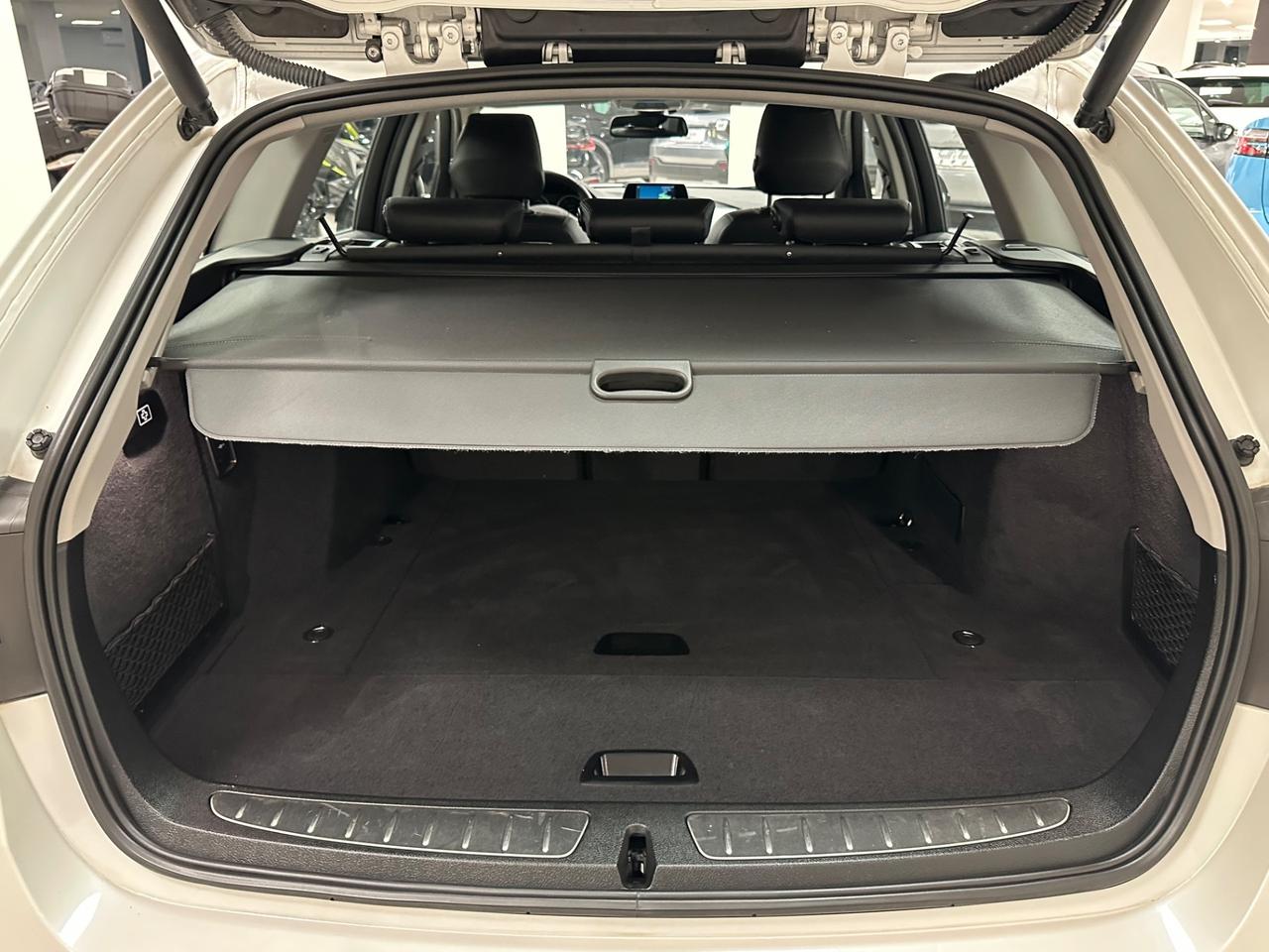 Bmw 318 318d Touring 150 Cv Luxury - 2016