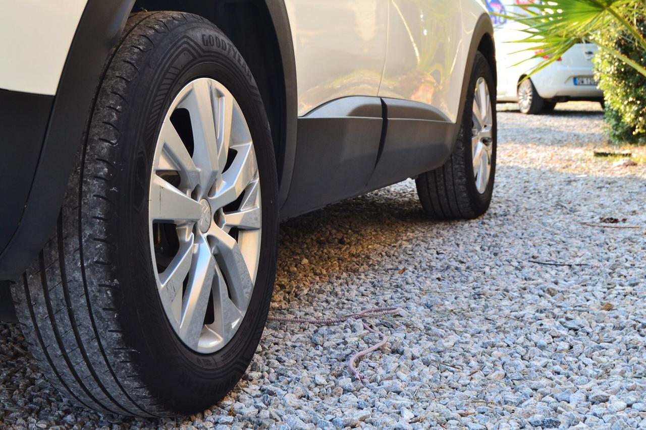 Peugeot 3008 BlueHDi 130 S&S EAT8 Active Business 04/2021