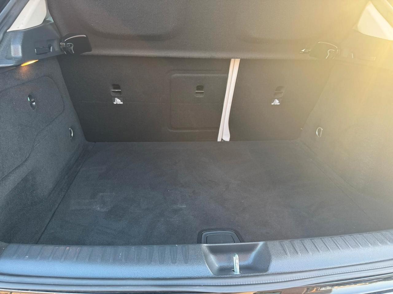 MERCEDES GLA 180d Premium