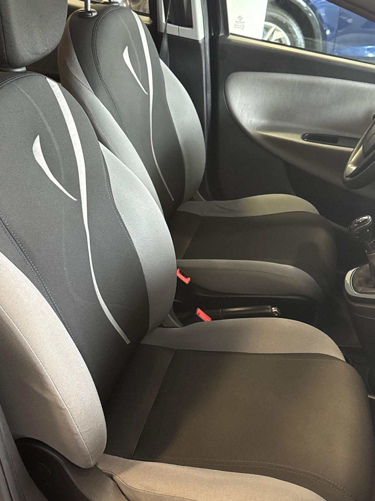 Lancia Ypsilon 1.3 MJT 16V 95 CV 5 porte S&S Silver