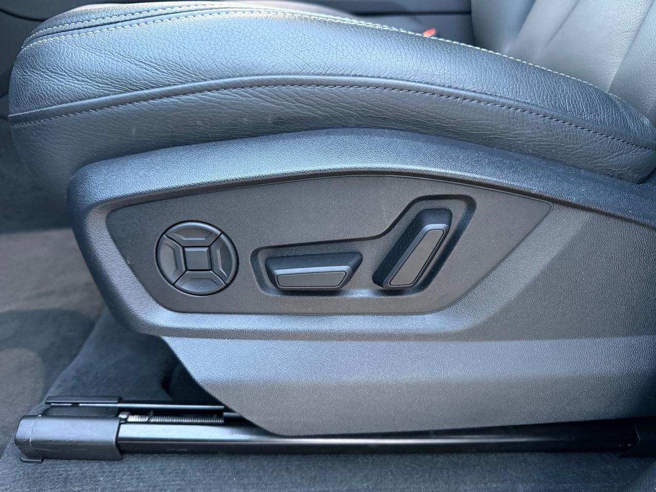 Audi Q8 SUV TDI quattro 210 kW tiptronic S line edition TETTO