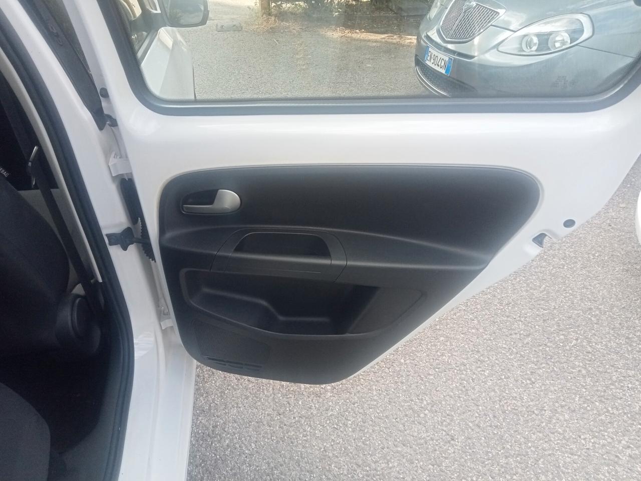 Volkswagen up! 1.0 75 CV 5p. Cambio automatico OK Neopatentati