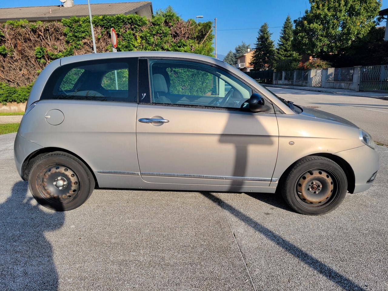 Lancia Ypsilon 1.3 MJT 75 CV NEOPATENTATI