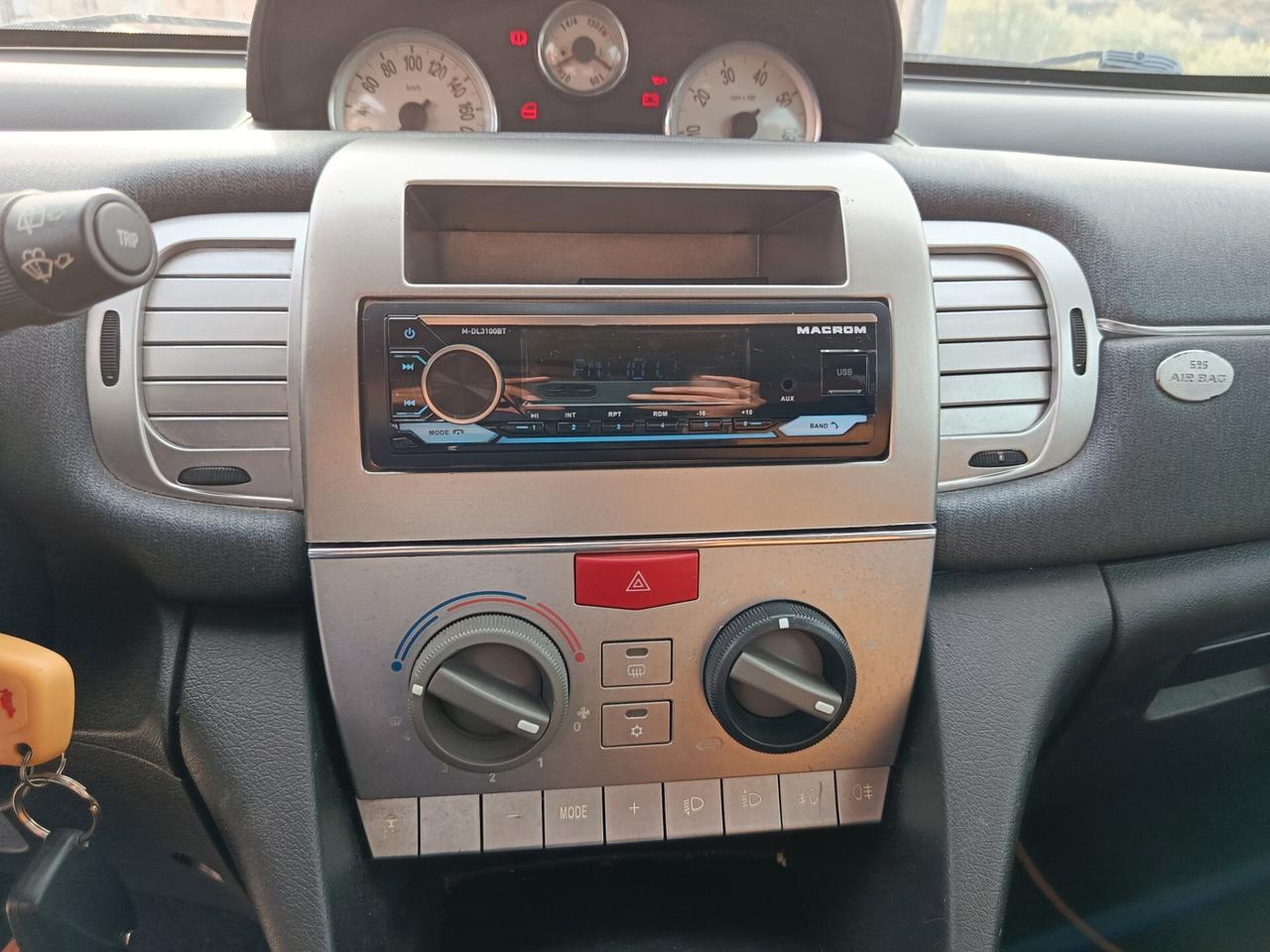 Lancia Ypsilon 1.3 MJT 70 CV Momo Design