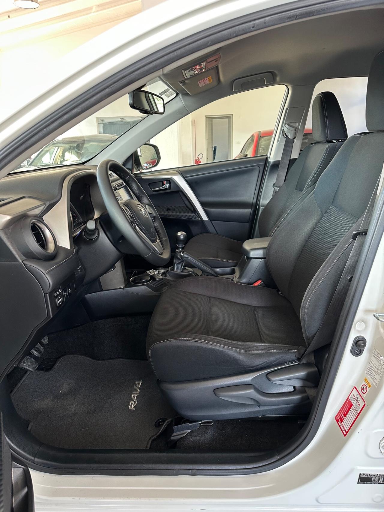 Toyota RAV 4 RAV4 2.0 D-4D 2WD Style White Ed.