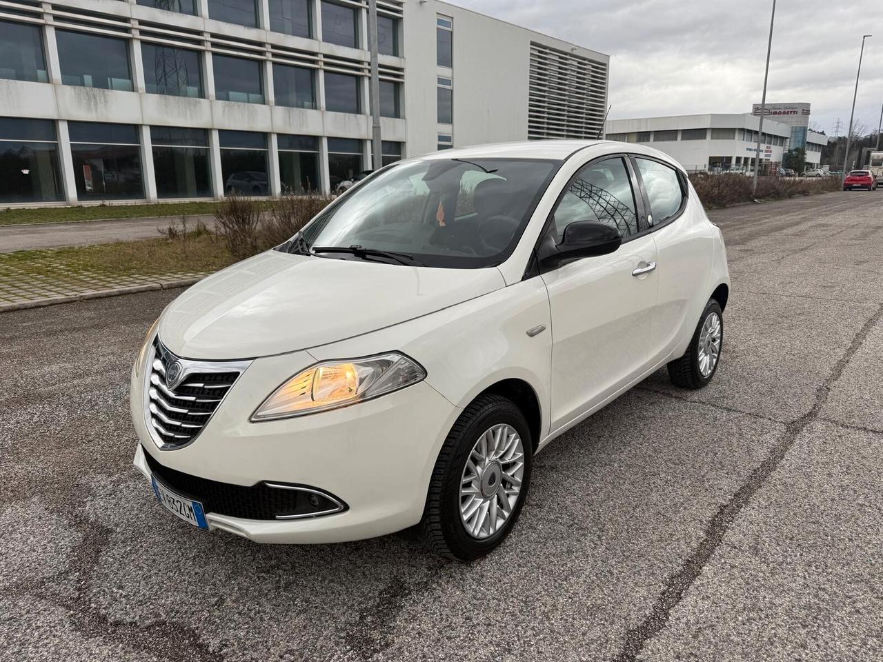 Lancia Ypsilon 0.9 TwinAir 85 CV 5 porte Metano Ecochic Gold