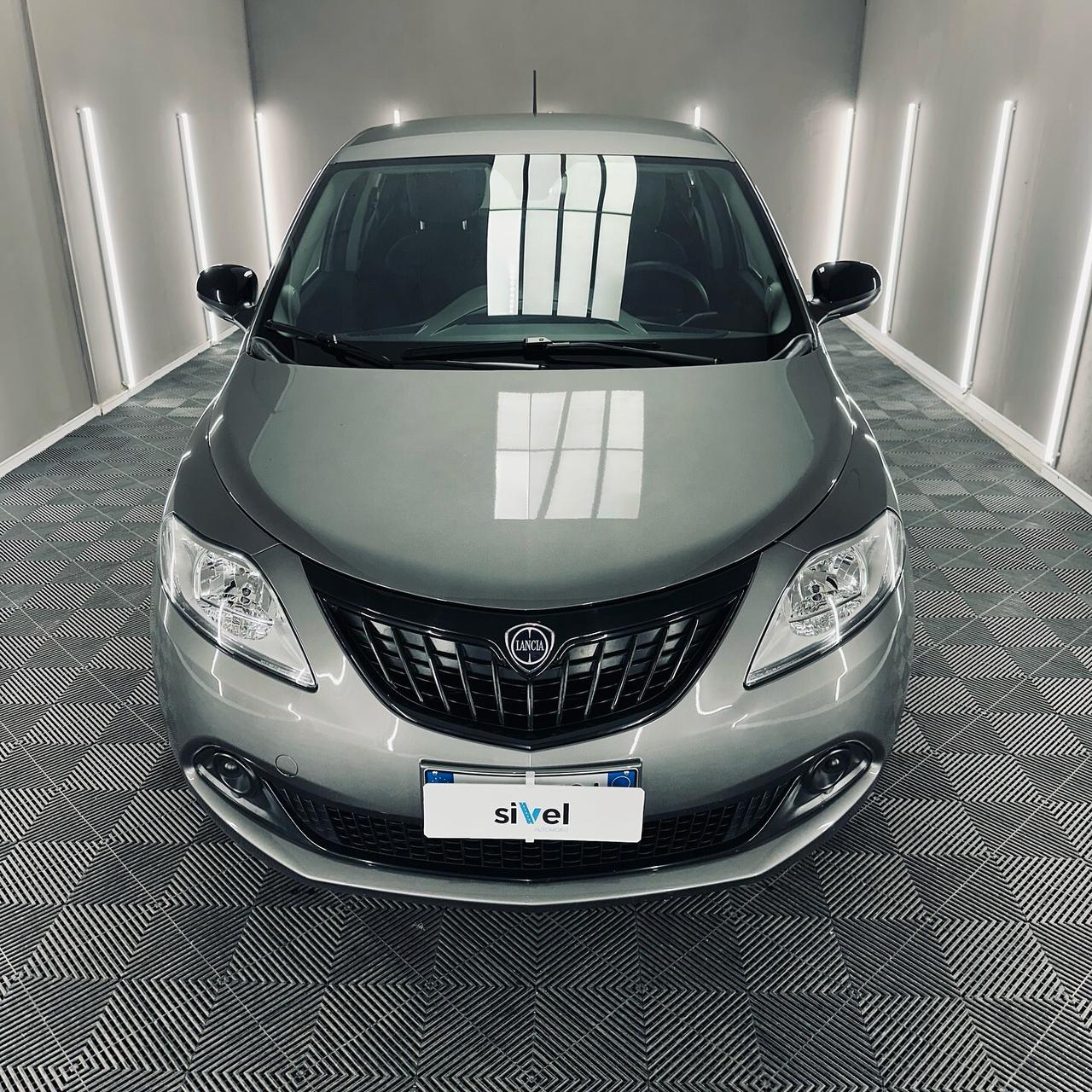 Lancia Ypsilon 1.0 FireFly 5 porte S&S Hybrid Silver