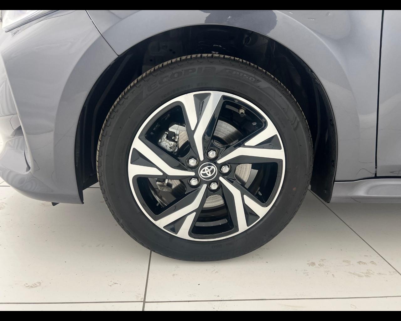 TOYOTA Yaris 1.5h Trend