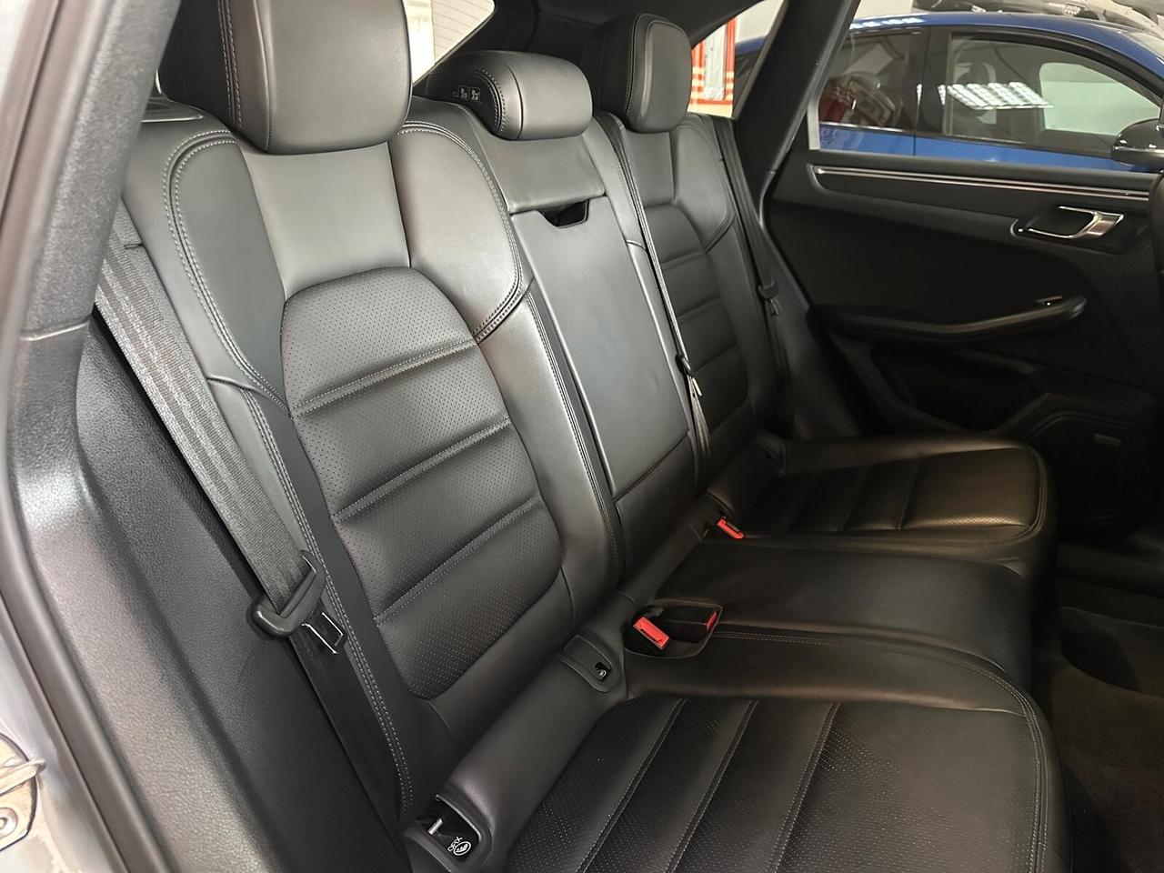 Porsche Macan 2.0 245 HP RESTYLING FULL TENUTA IN MODO MANIACALE