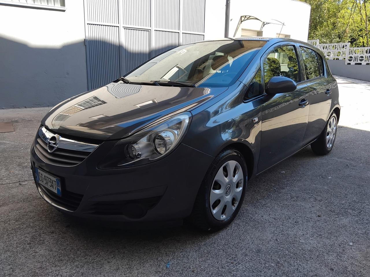Opel Corsa 1.2 benzina automatica