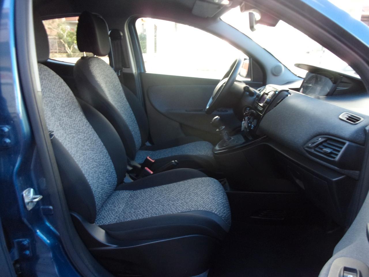 Lancia Ypsilon 1.0 FireFly 5 porte S&S Hybrid Gold