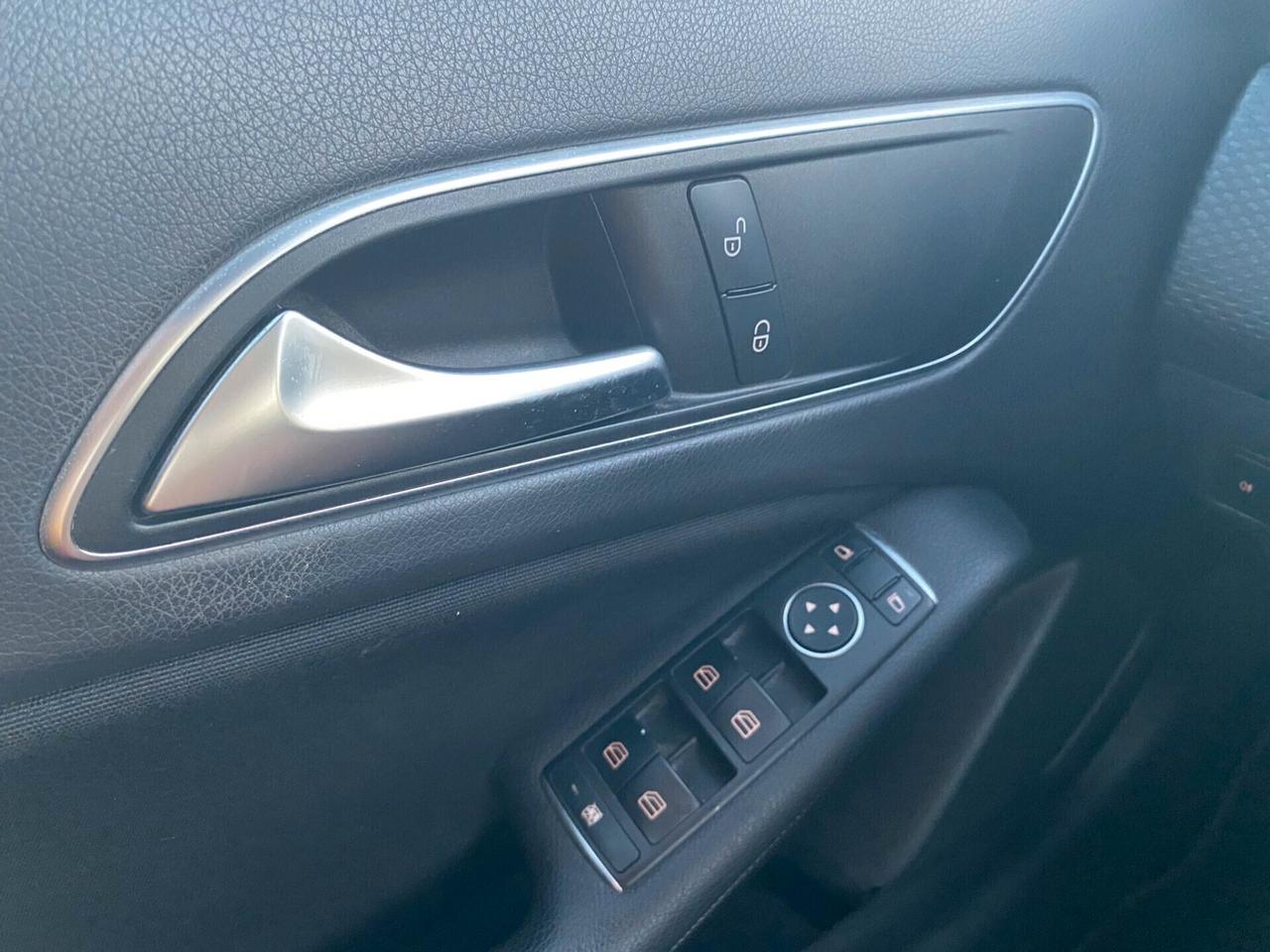 Mercedes-benz A 180 Business *13900Km