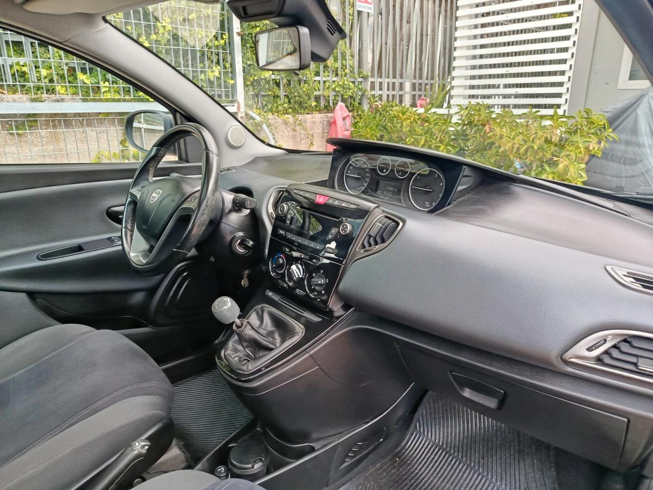 Lancia Ypsilon 1.3 MJT 16V 95 CV 5 porte S&S Platinum Tetto apribile