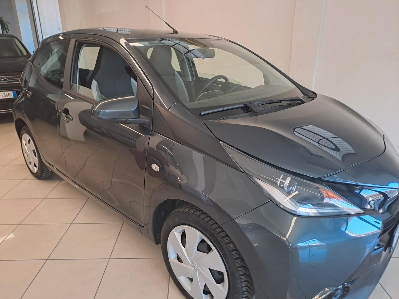 Toyota Aygo 1.0 VVT-i 69 CV 5 porte x-cool TSS MMT