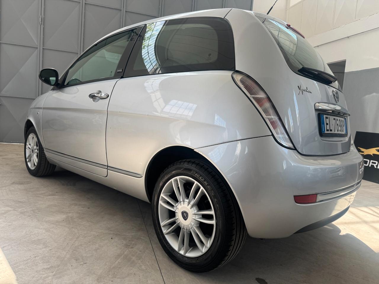 Lancia Ypsilon 1.2 69 CV Unyca