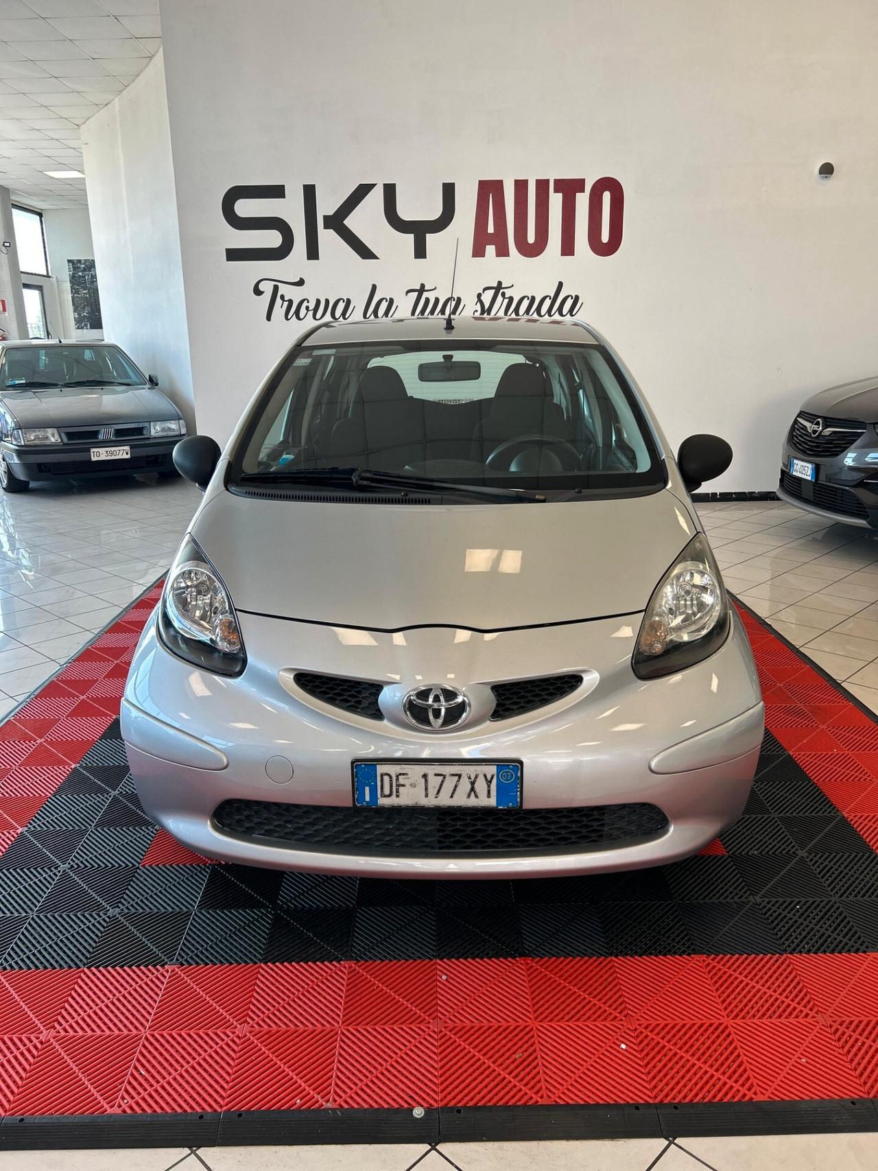 Toyota Aygo 1.0 12V VVT-i 5 porte Sol