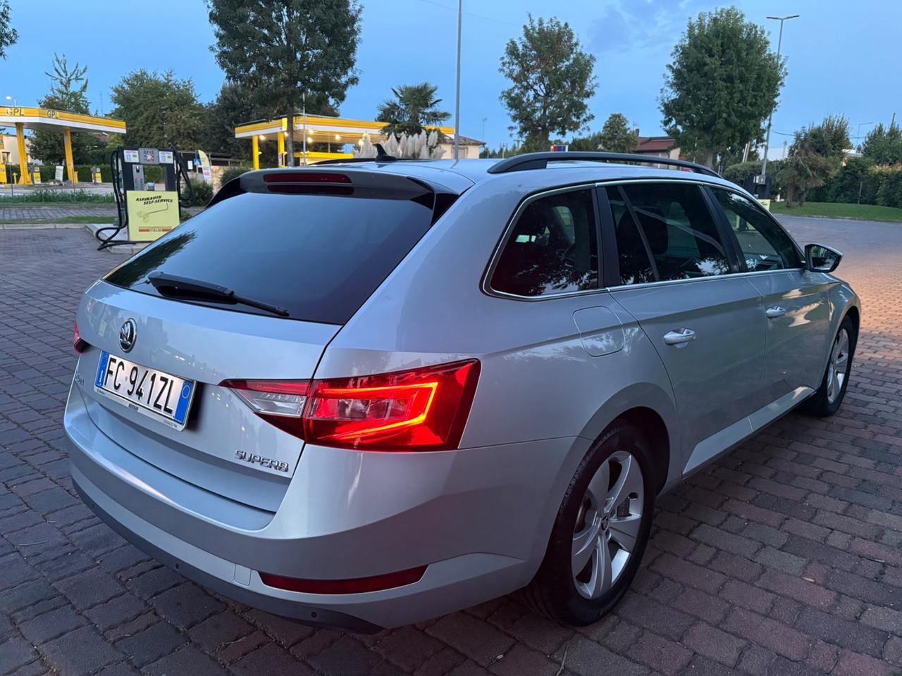 Skoda Superb 2.0 TDI DSG Wagon Style