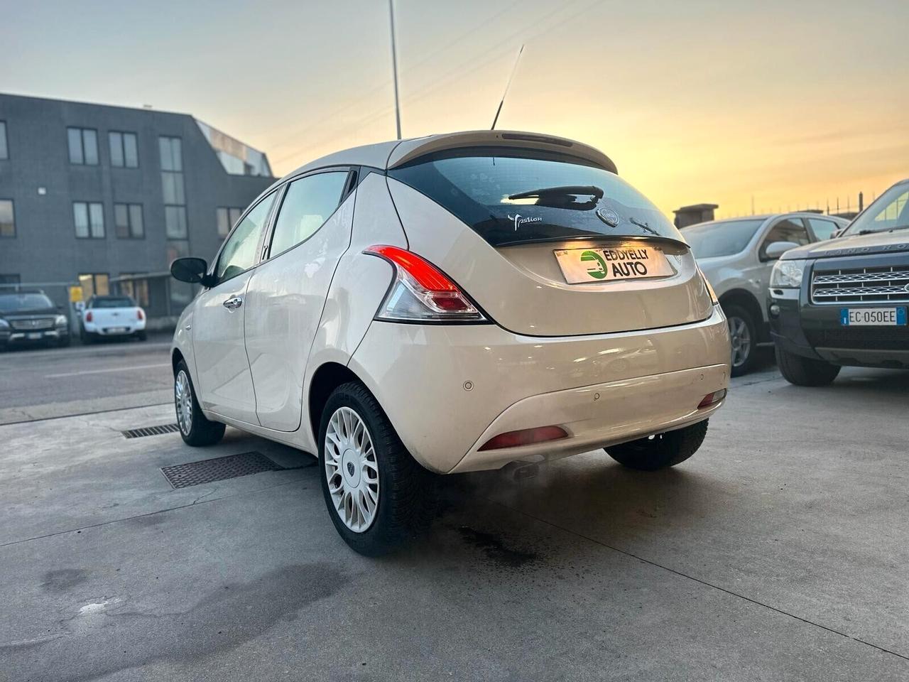 Lancia Ypsilon 1.2 69 CV 5 porte Silver