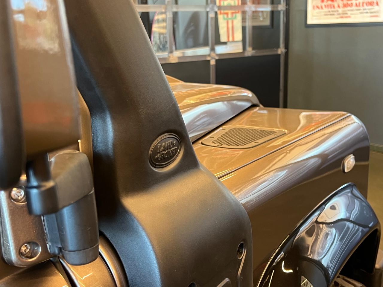 Land Rover Defender 110 2.4 TD4 S.W. Limited Edition Nara Bronze