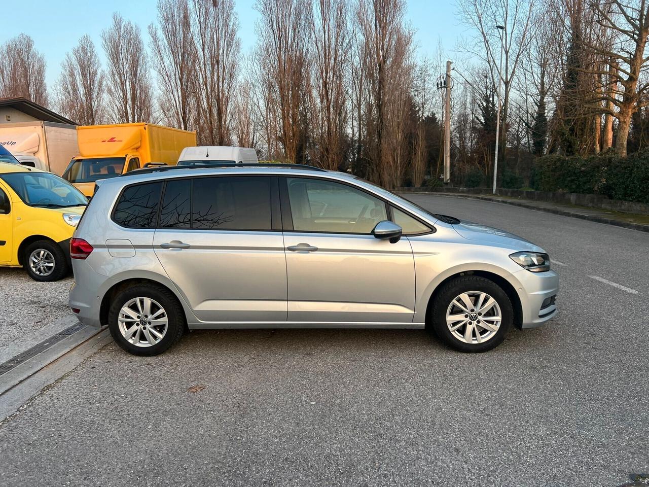 Volkswagen Touran 2.0 TDI 150 CV DSG BlueMotion Technology restyling