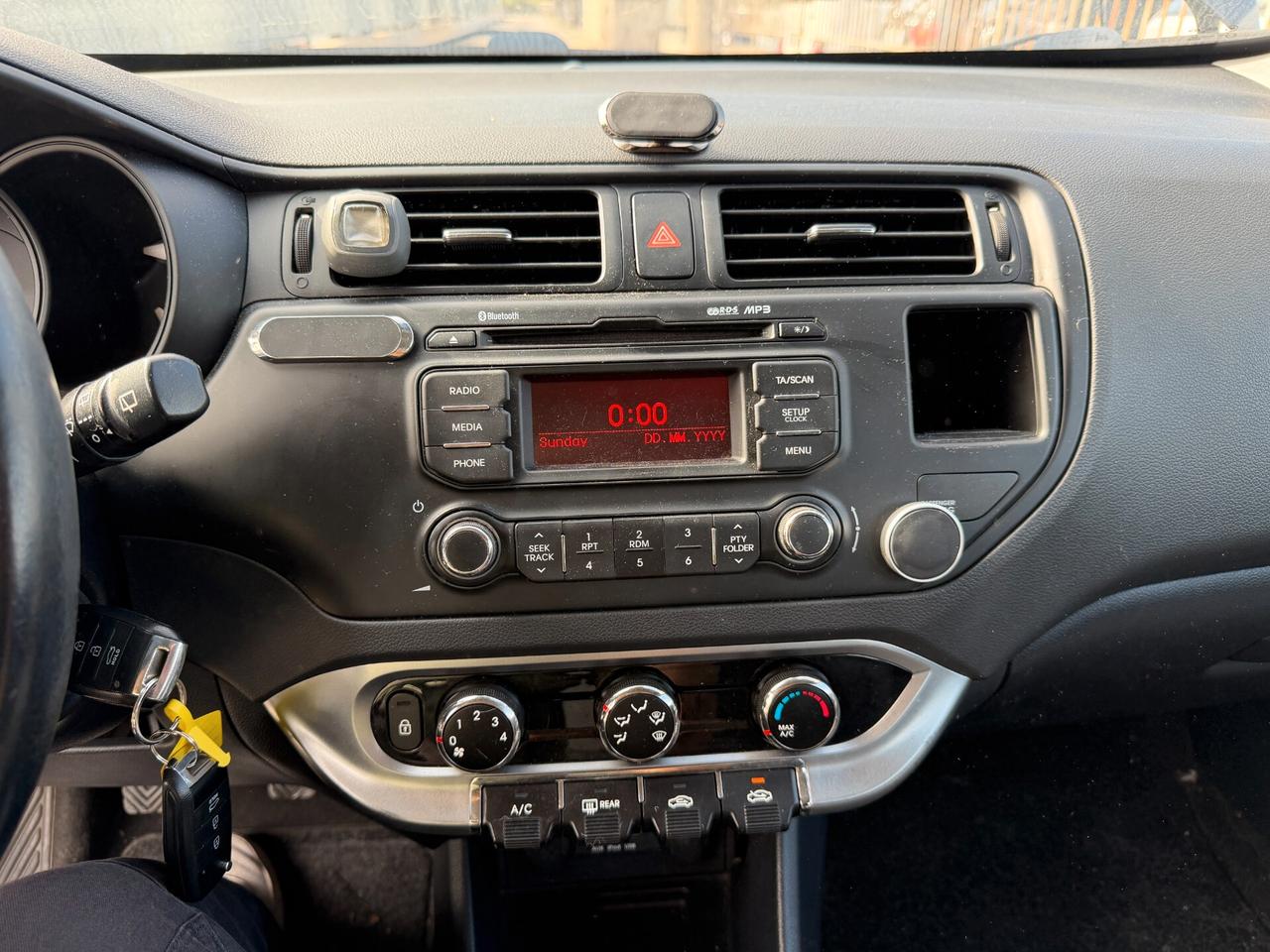 KIA RIO 2014 1.2 BENZINA 85 CV * LEGGI