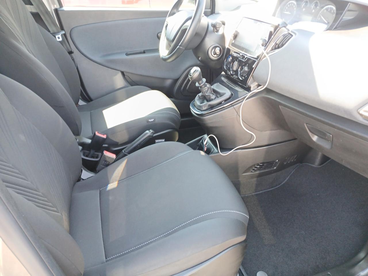Lancia Ypsilon 1.0 HYBRID 70CV GOLD 2023