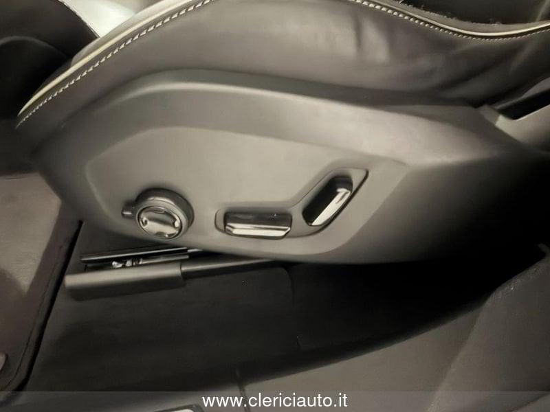 Volvo XC60 B5 AWD automatico Plus Dark