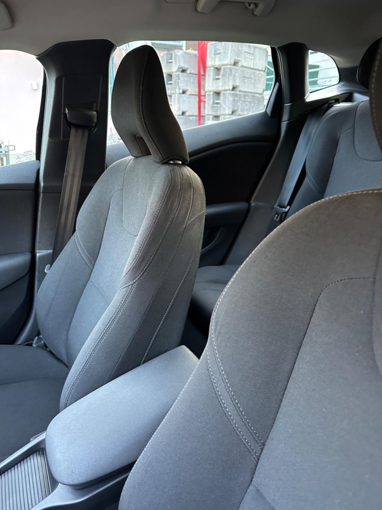 Volvo V40 D2 MOMENTUM KMCERT UNICOPR EU6B