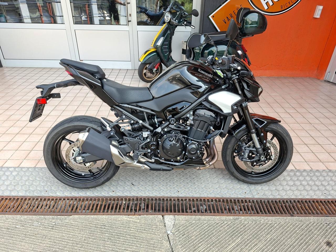 Kawasaki 900 Z My 25