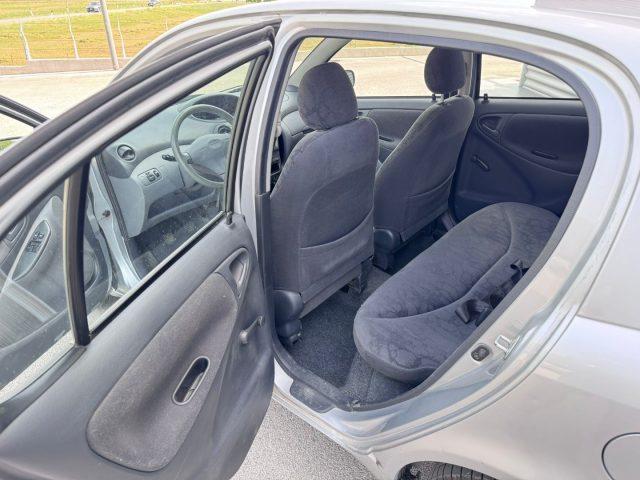 TOYOTA Yaris 1.0i 16V cat 5 porte OK neopatentati