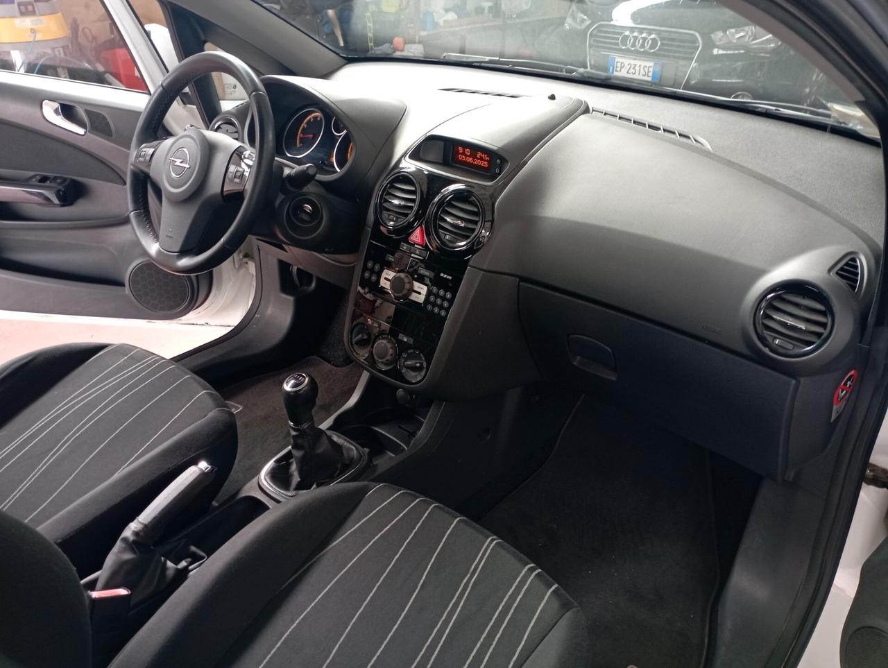 Opel Corsa 1.2 3 porte Club