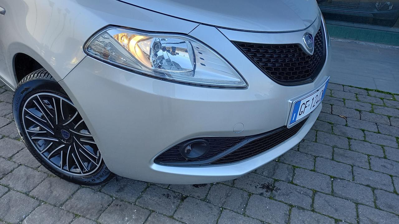 Lancia Ypsilon 1.0 FireFly 5 porte S&S Hybrid Gold