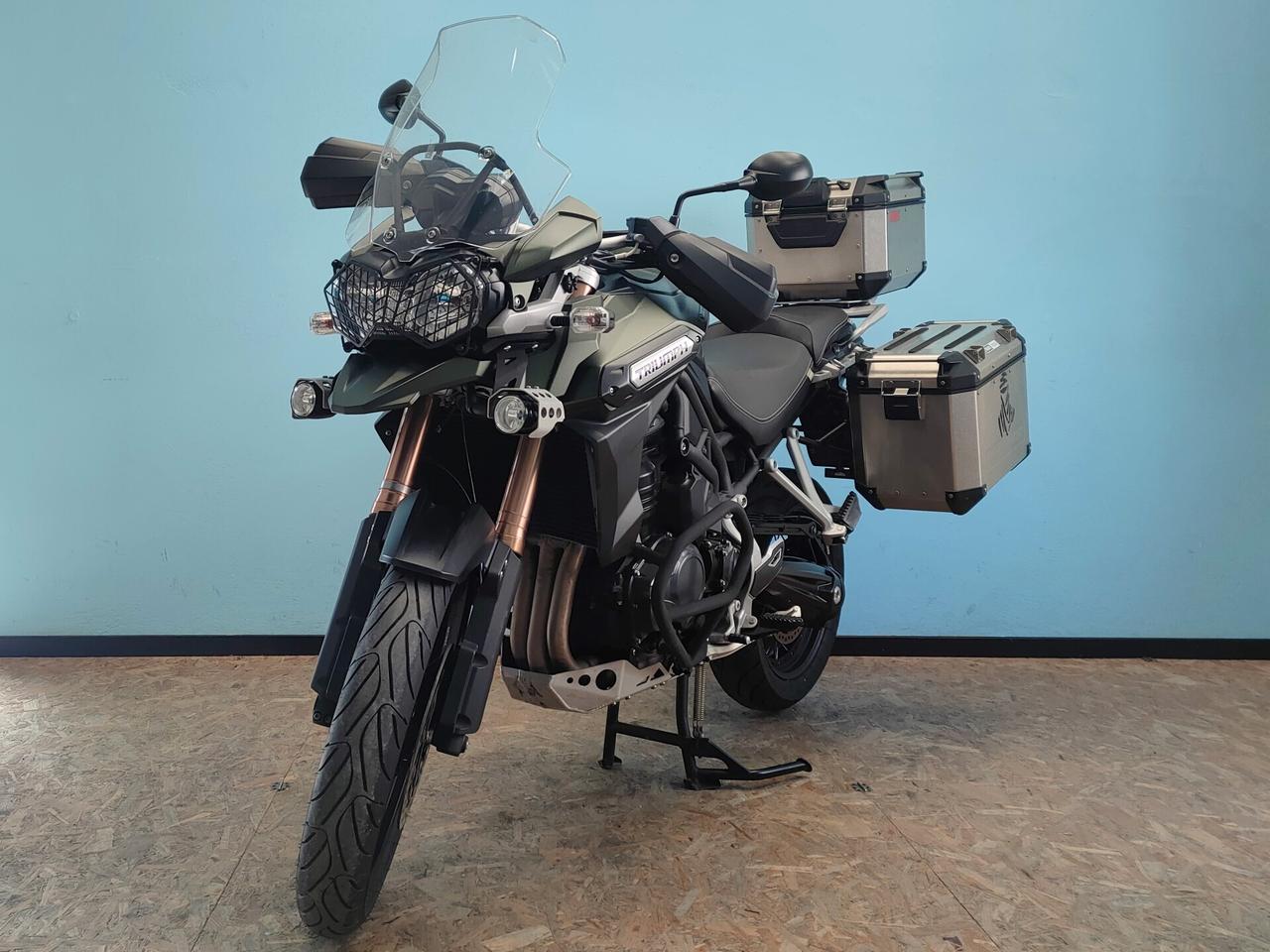 Triumph Tiger Explorer XC con tris bauletti GIVI